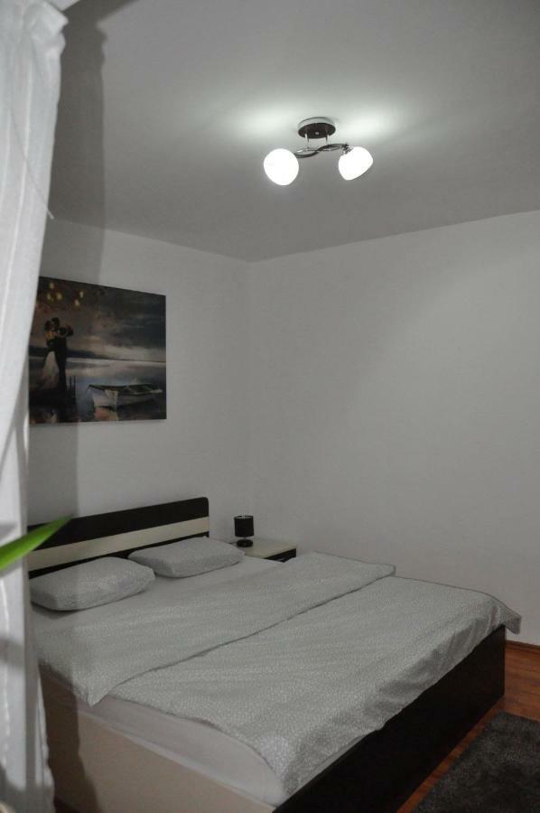 Mario Apartments Решица Экстерьер фото